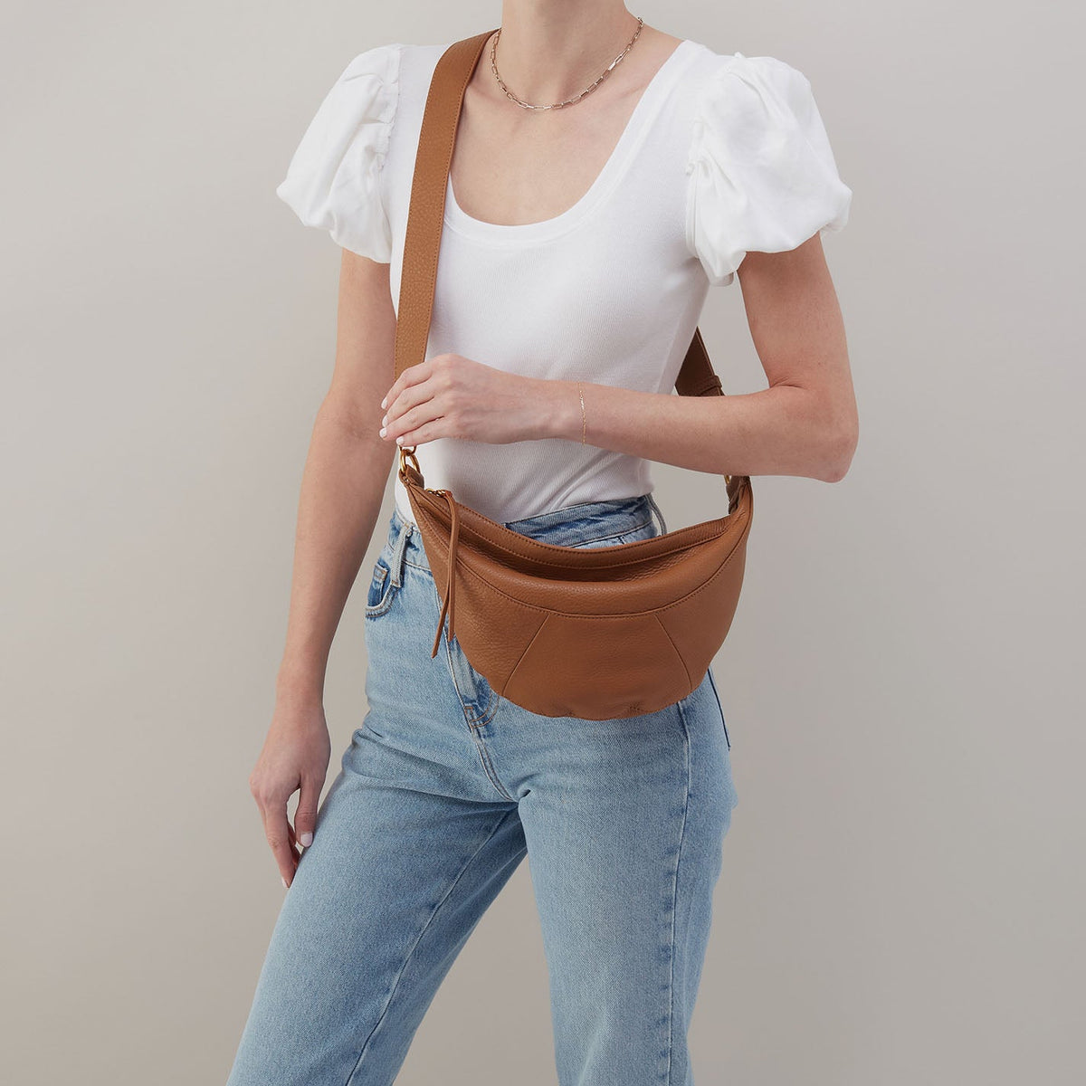 Carmen Sling In Pebbled Leather - Warm Honey | HOBO