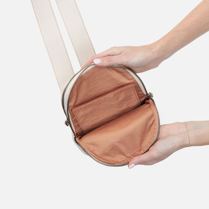 Cass Sling In Pebbled Leather - Cream | HOBO