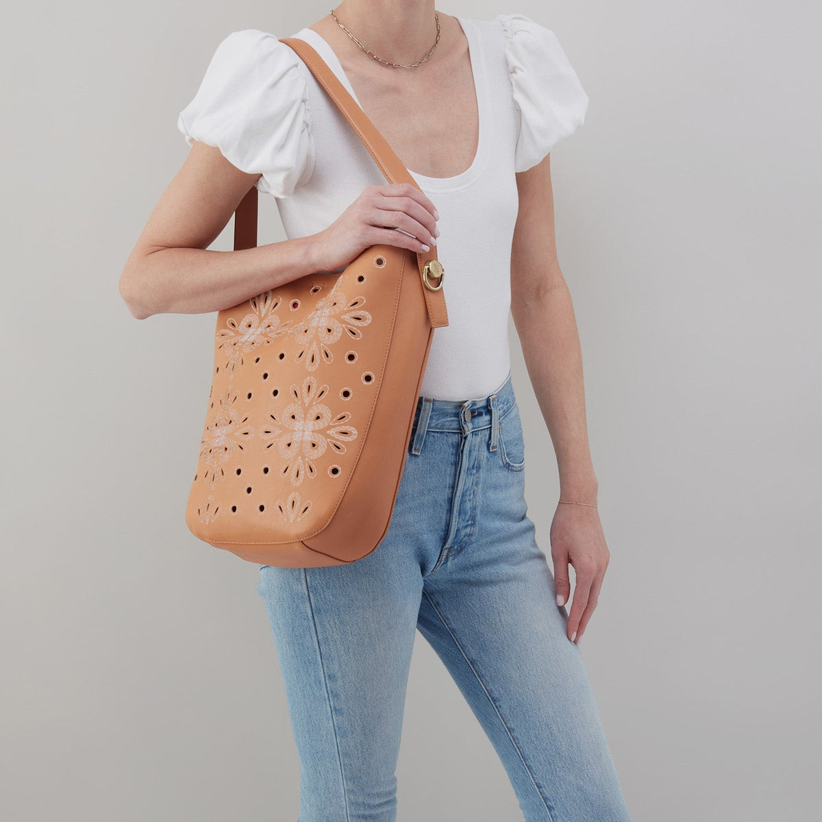 Catalina Hobo In Smooth Leather - Doe | HOBO