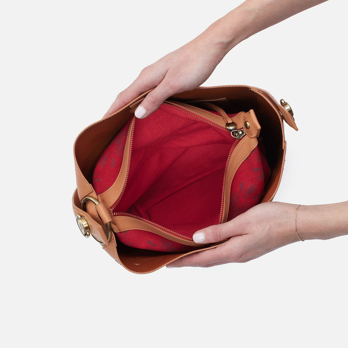 Catalina Hobo In Smooth Leather - Doe | HOBO