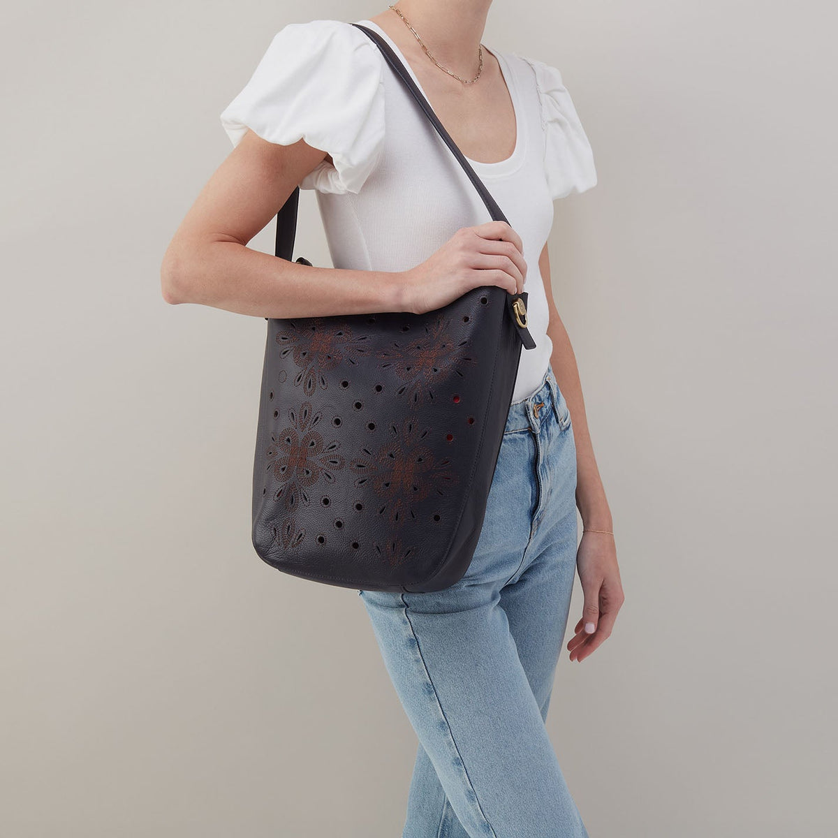 Catalina Hobo In Smooth Leather - Navy | HOBO