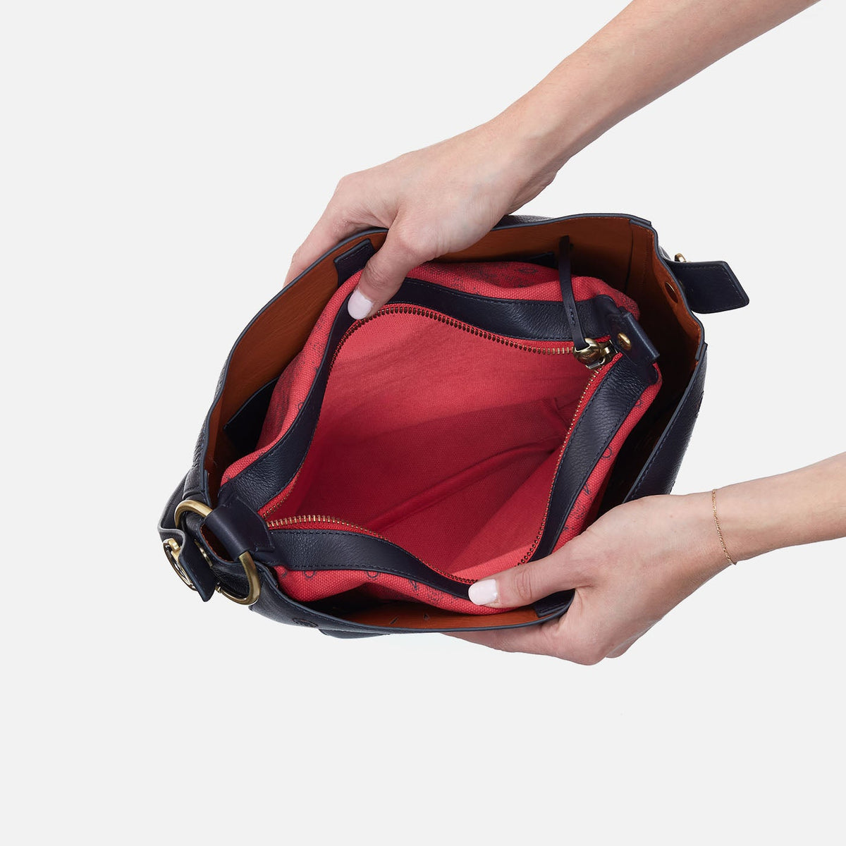 Catalina Hobo In Smooth Leather - Navy | HOBO