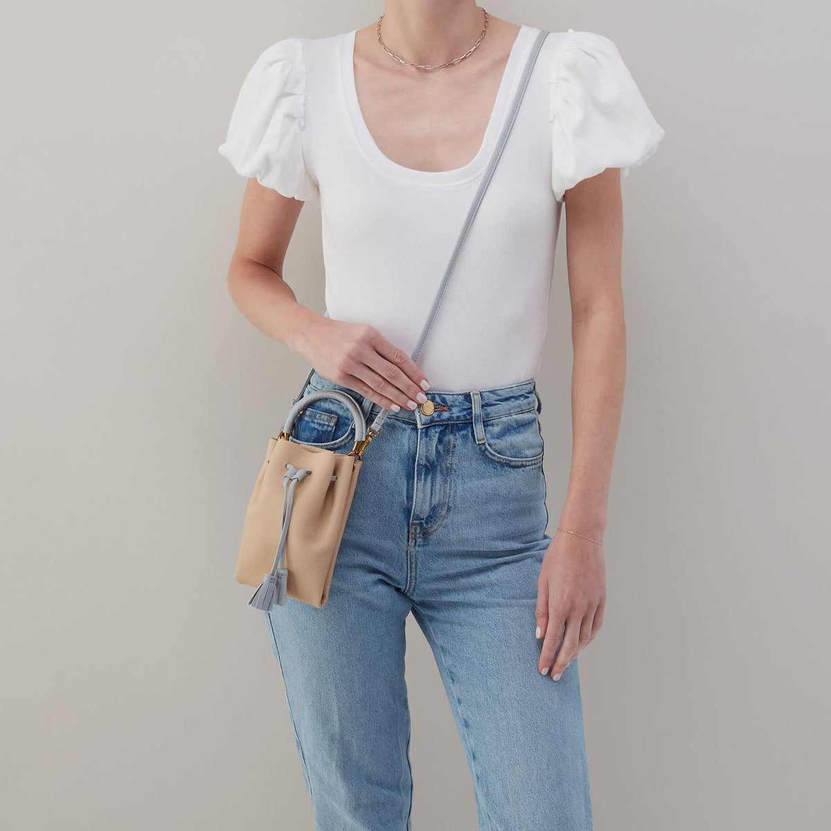Eden Phone Crossbody In Pebbled Leather - Linen | HOBO