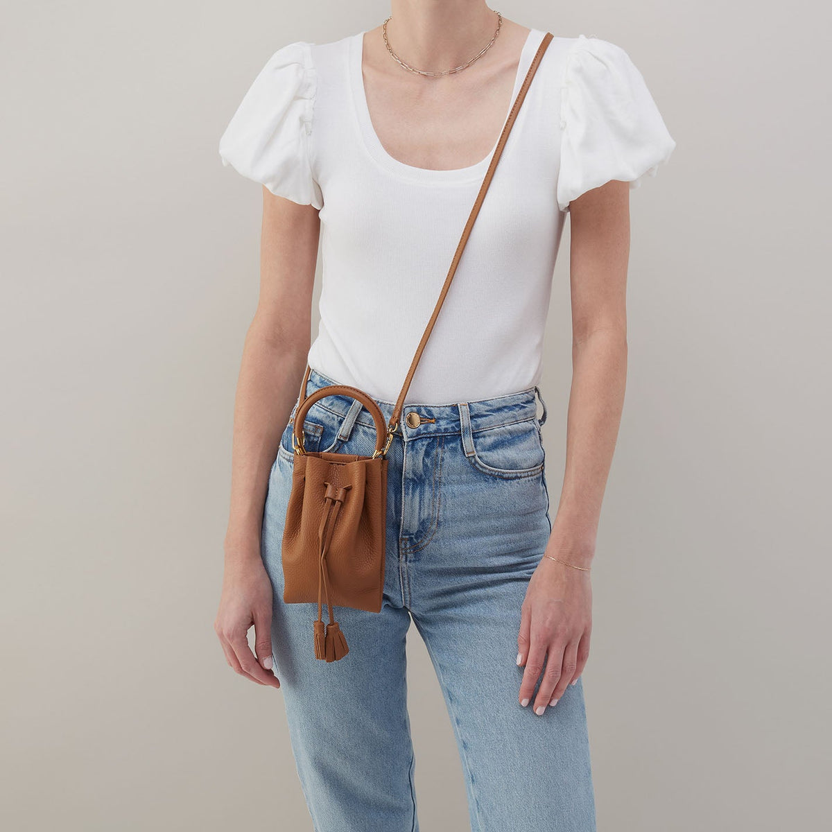 Eden Phone Crossbody In Pebbled Leather - Warm Honey | HOBO