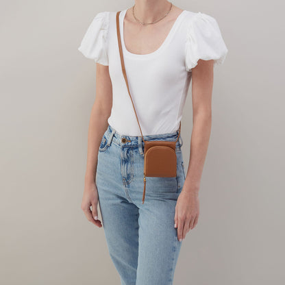Fern Wallet Crossbody In Pebbled Leather - Warm Honey | HOBO