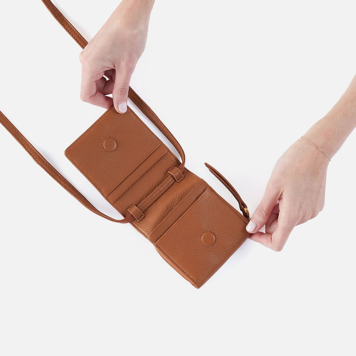 Fern Wallet Crossbody In Pebbled Leather - Warm Honey | HOBO