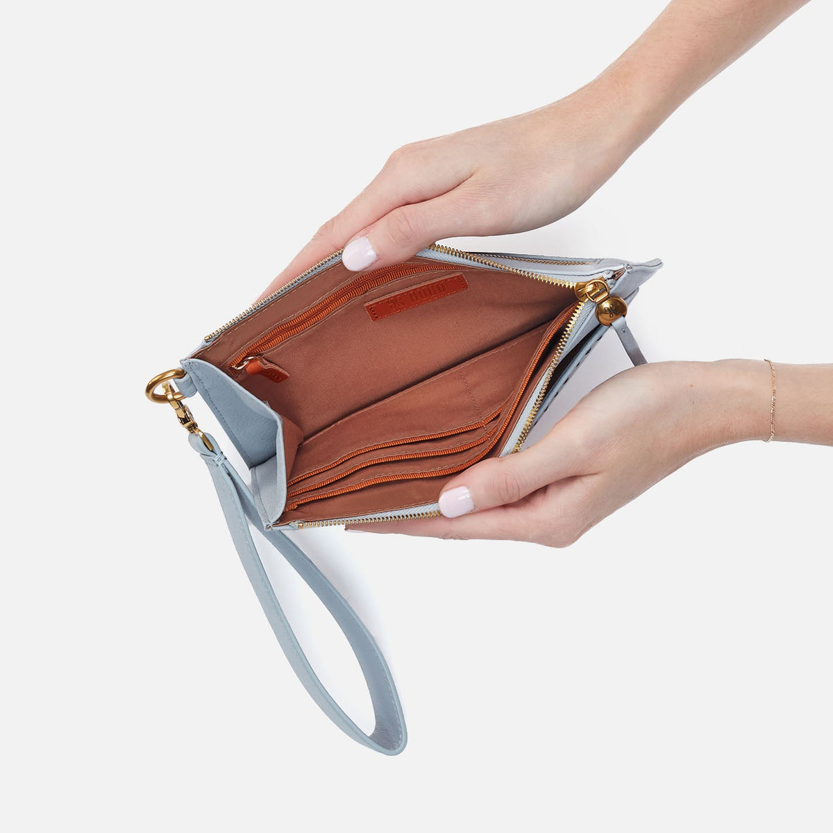 Hart Wristlet In Pebbled Leather - Blue Pearl | HOBO
