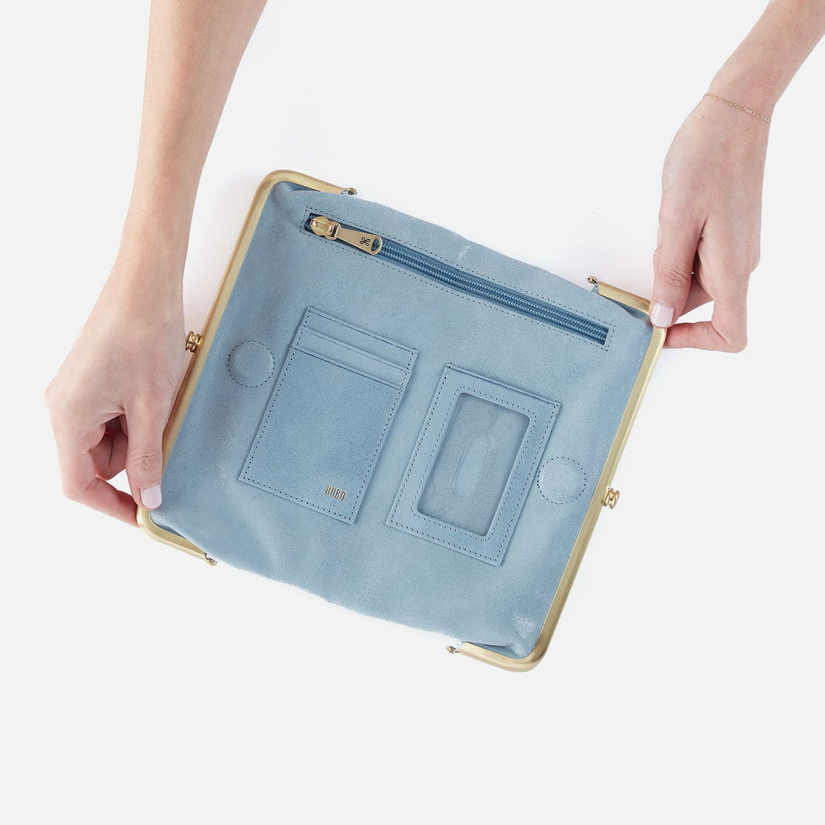 Lauren Clutch-Wallet In Buffed Leather - Sky | HOBO