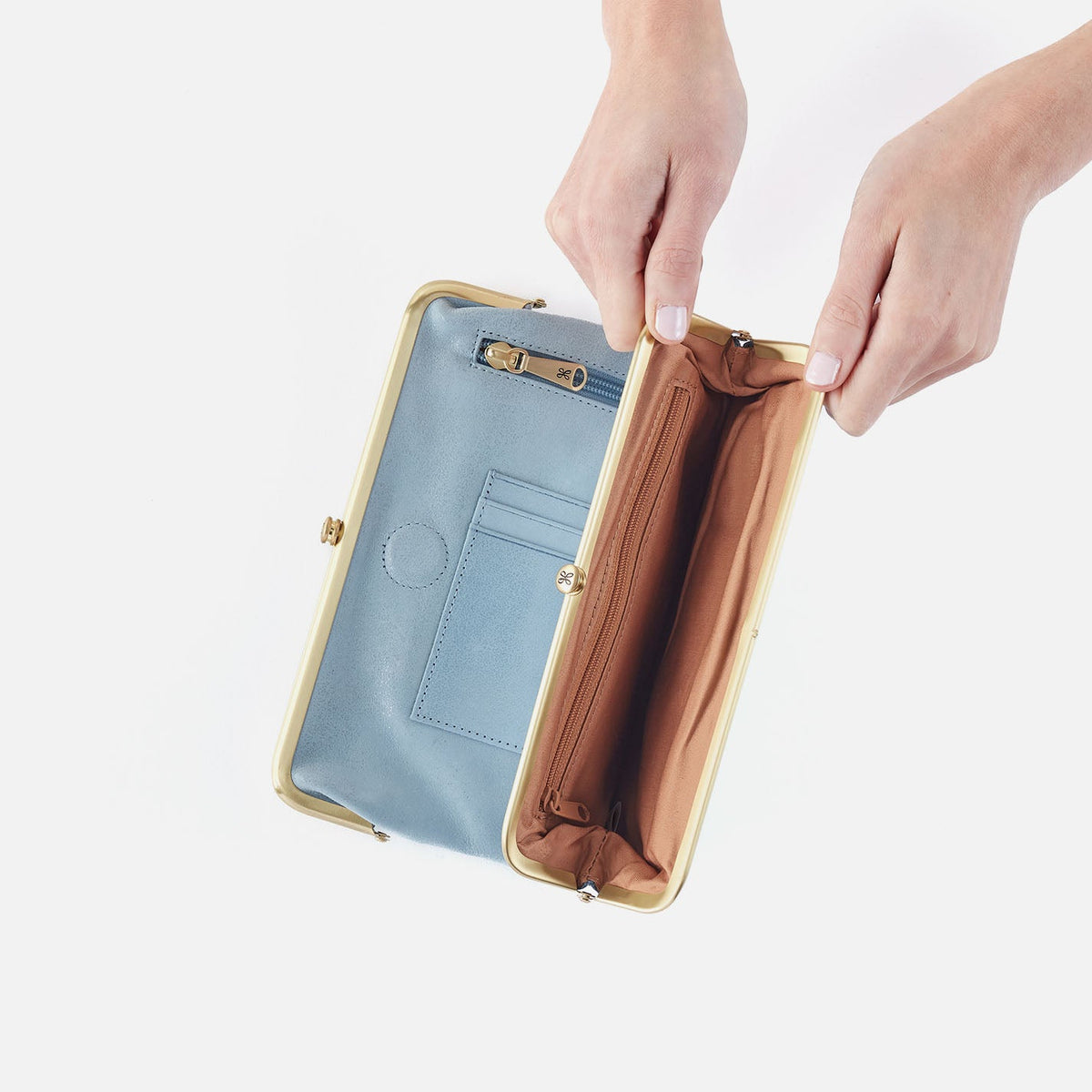 Lauren Clutch-Wallet In Buffed Leather - Sky | HOBO