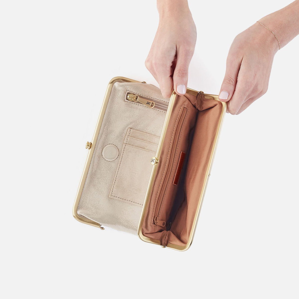 Lauren Clutch-Wallet In Metallic Leather - Sand Shimmer | HOBO
