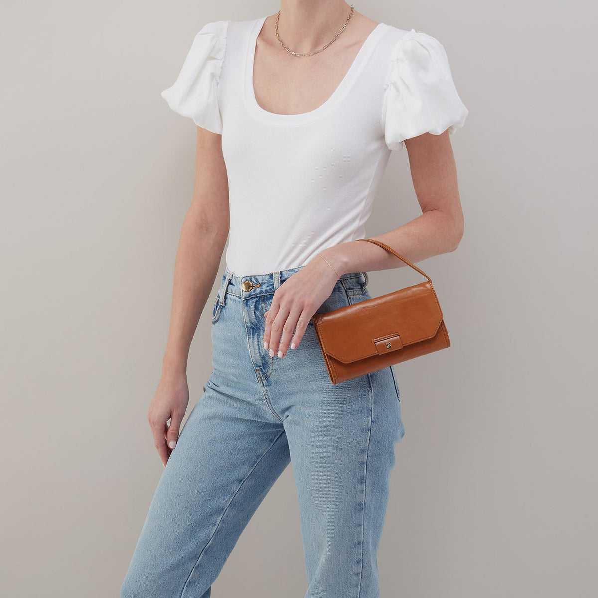 Romy Wallet Crossbody In Polished Leather - Truffle | HOBO