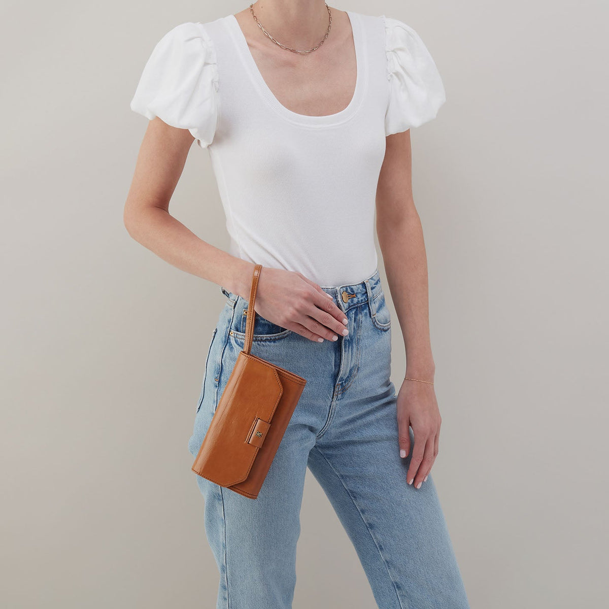 Romy Wallet Crossbody In Polished Leather - Truffle | HOBO