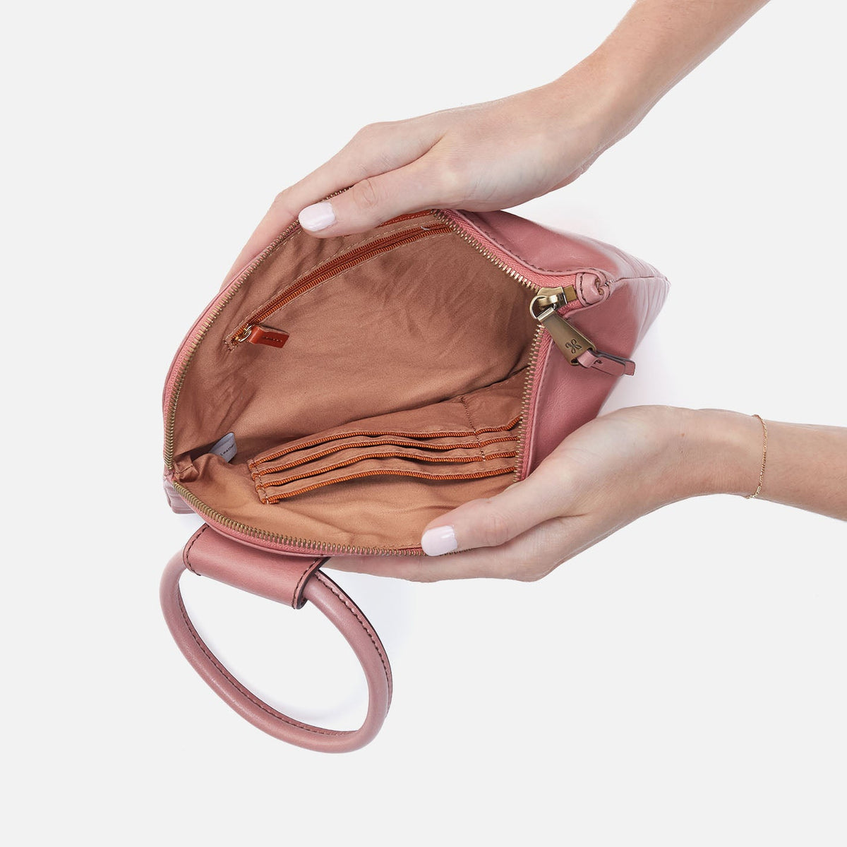 Sable Wristlet In Polished Leather - Rose | HOBO