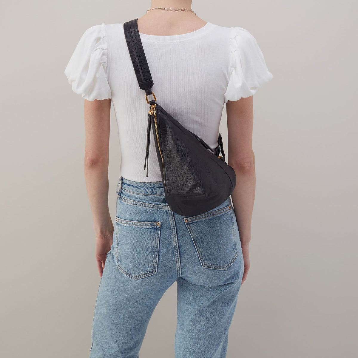 Sway Small Sling In Pebbled Leather - Black | HOBO