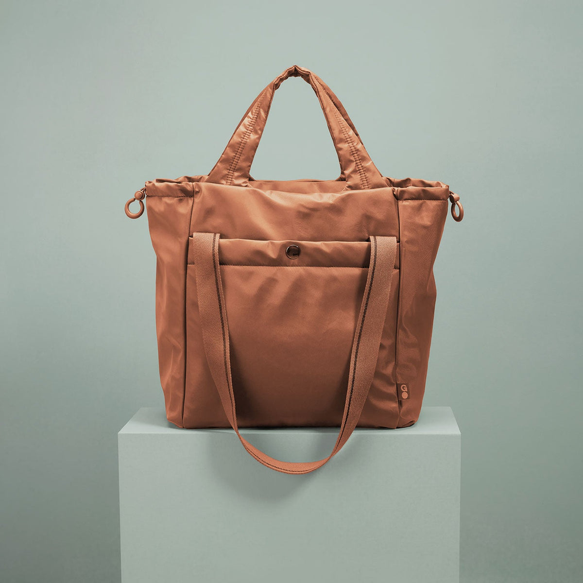PLACES TO GO Tote in CaRefiber recycled nylon - Dune | HOBO