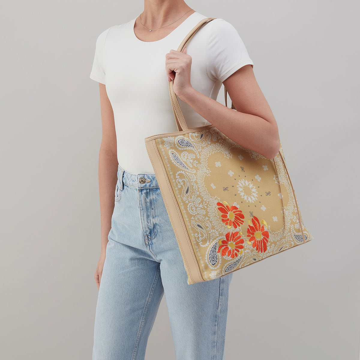 Dakota Print Tote In Canvas - Sunset Bandana | HOBO