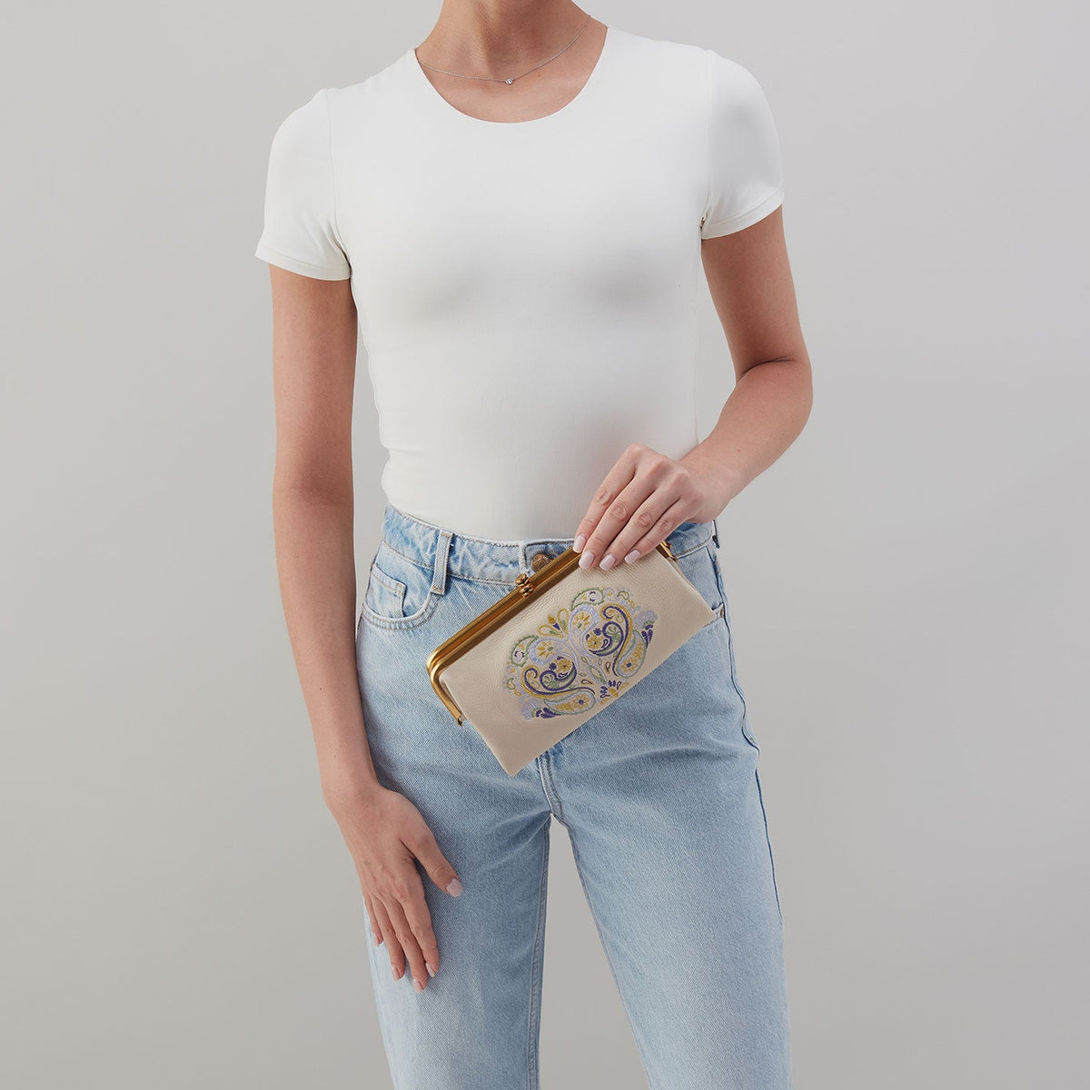 Lauren Clutch-Wallet In Pebbled Leather - Birch | HOBO