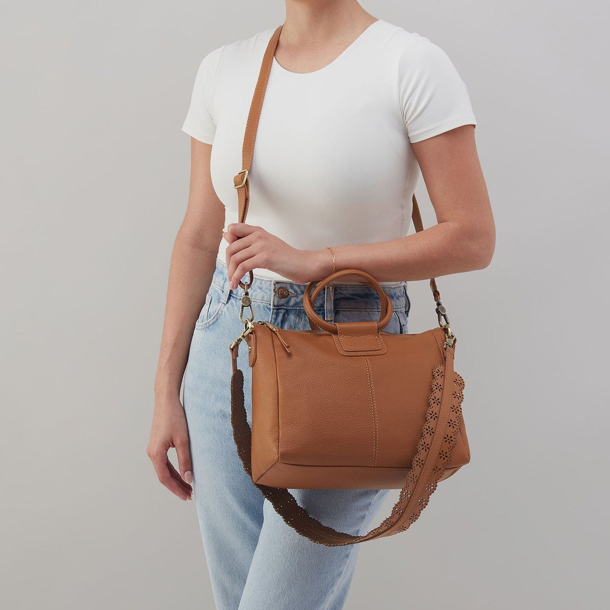 Sheila Medium Satchel In Pebbled Leather - Warm Honey | HOBO
