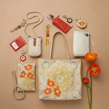 Tabby Phone Crossbody In Pebbled Leather - Birch | HOBO